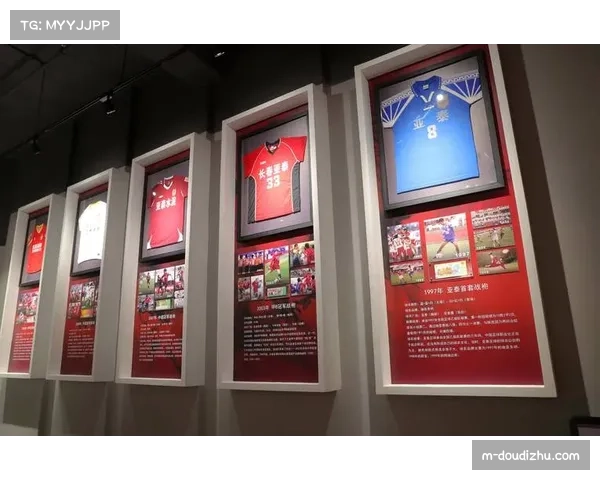 西班牙足球博物馆举办特展,回顾经典赛事中的“决定性纵深传球”时刻